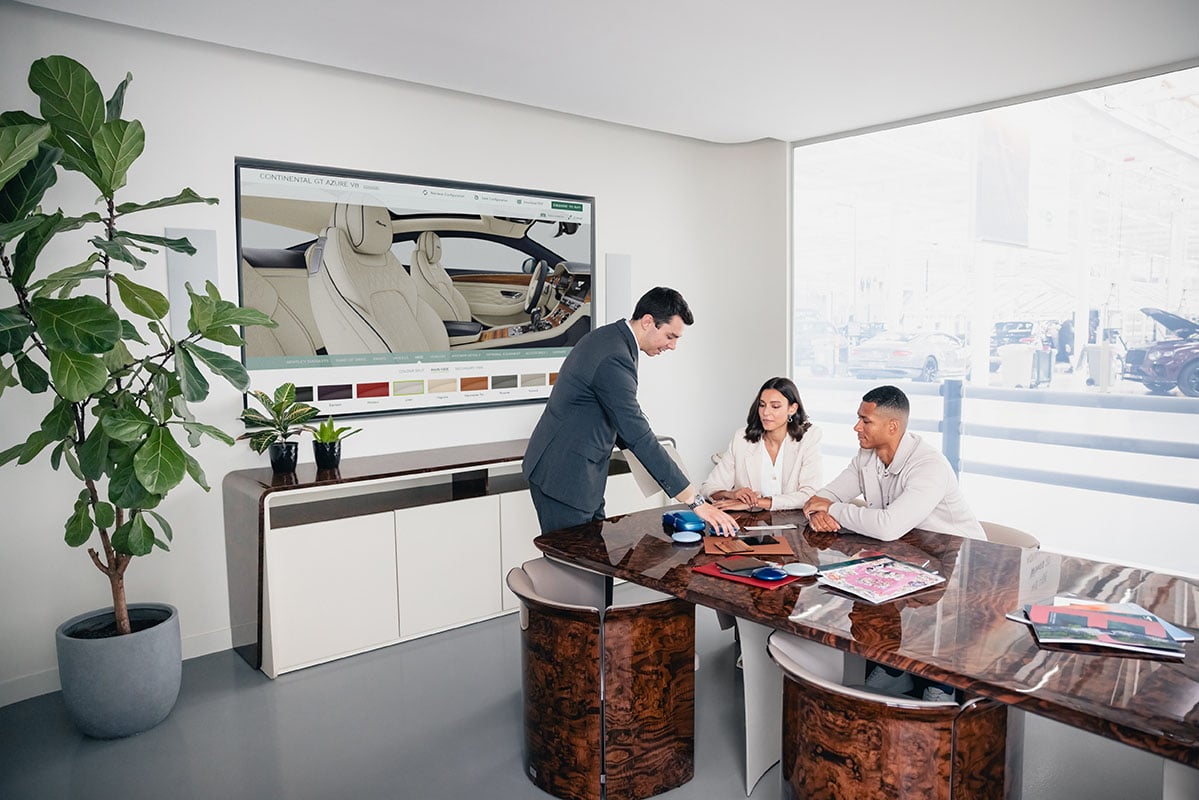 ベントレー本社前にあるカスタマーエクスペリエンスセンター「CW1 House」