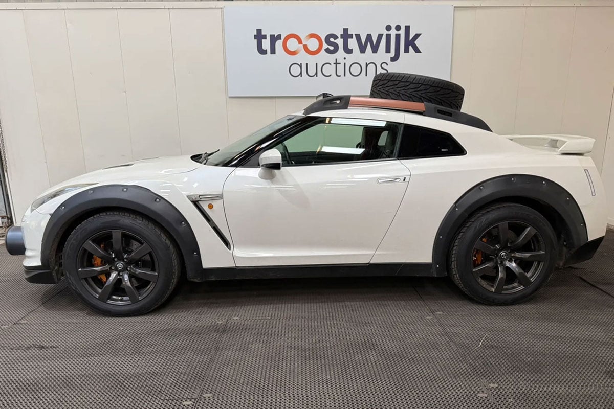 ダカール仕様にカスタムされた日産「GT-R」がオークションに登場（C）Troostwijk Auctions
