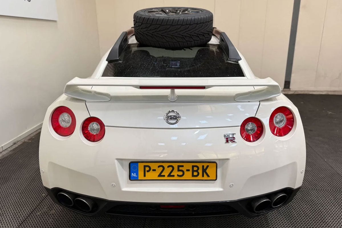 ダカール仕様にカスタムされた日産「GT-R」がオークションに登場（C）Troostwijk Auctions