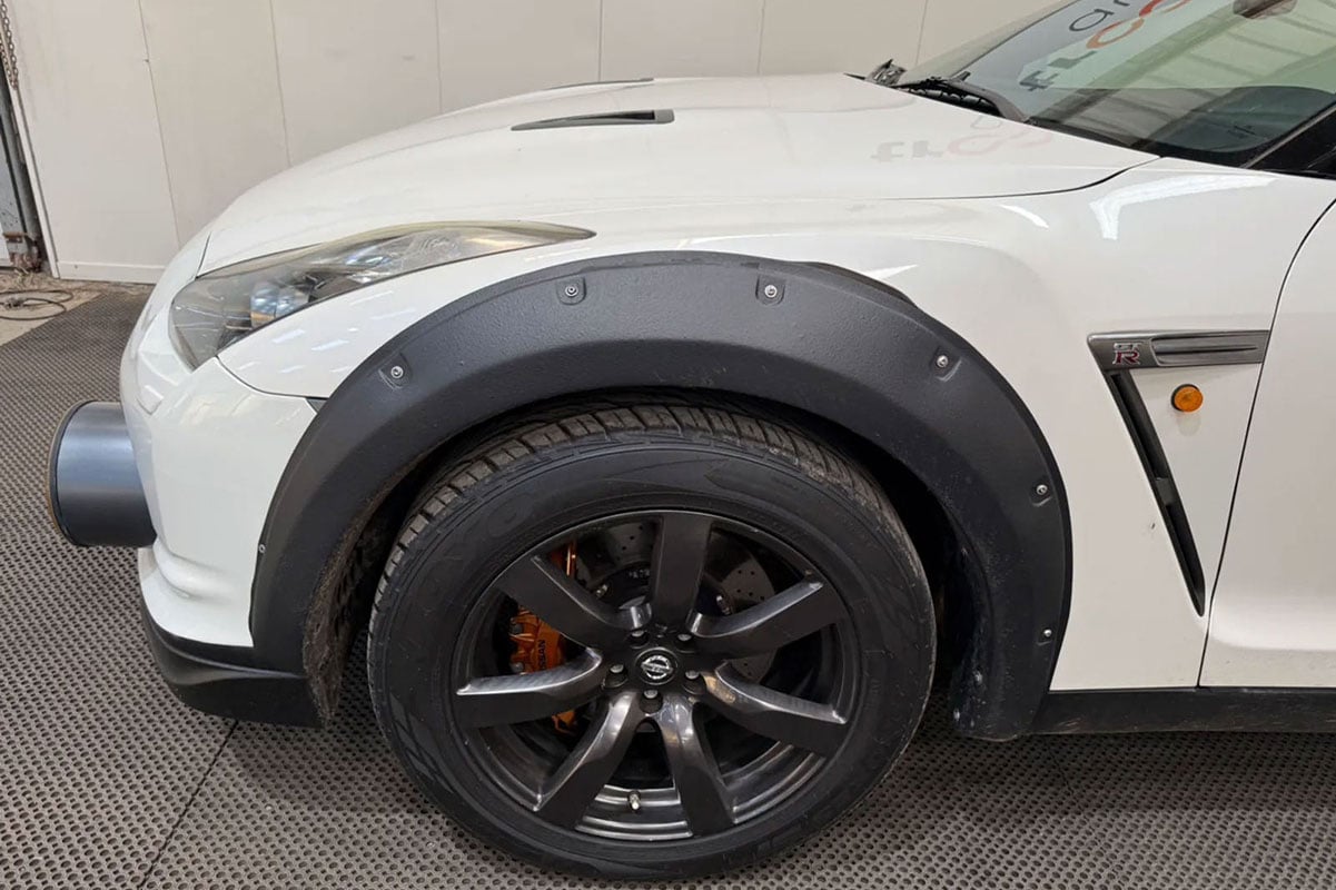 ダカール仕様にカスタムされた日産「GT-R」がオークションに登場（C）Troostwijk Auctions