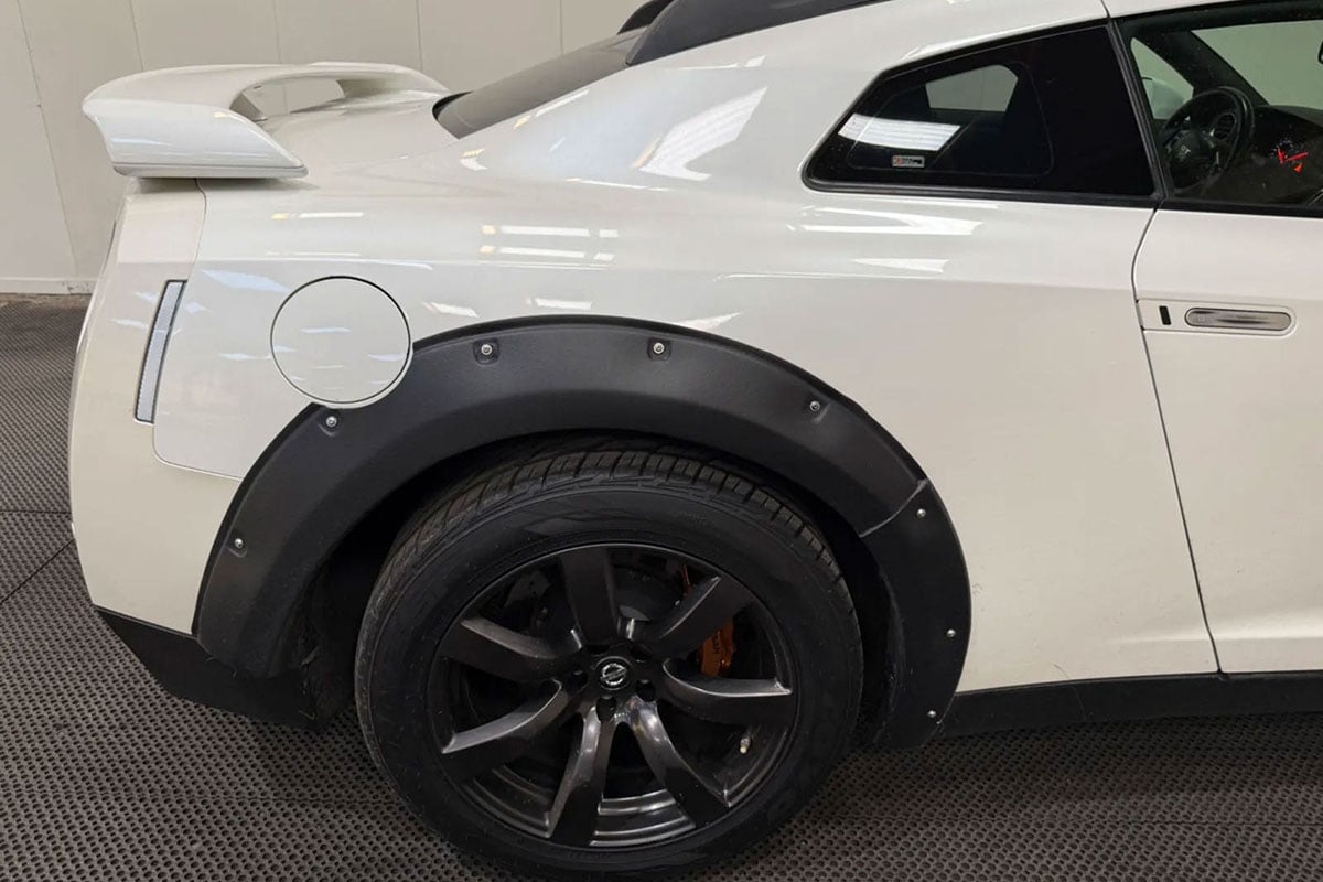 ダカール仕様にカスタムされた日産「GT-R」がオークションに登場（C）Troostwijk Auctions
