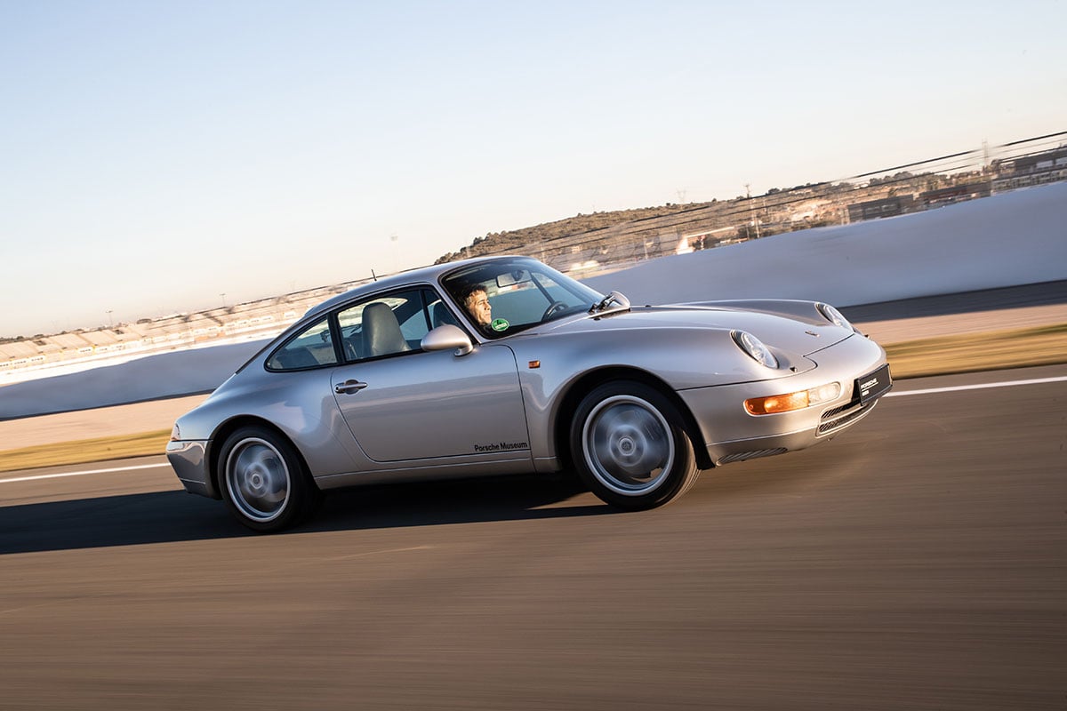 1963年から1998年まで、35年間にわたって生産された空冷「911」