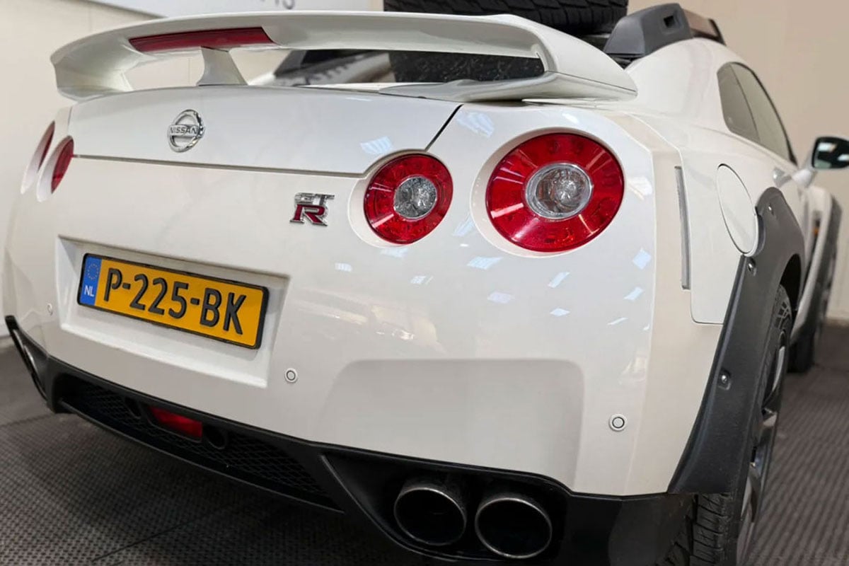 ダカール仕様にカスタムされた日産「GT-R」がオークションに登場（C）Troostwijk Auctions