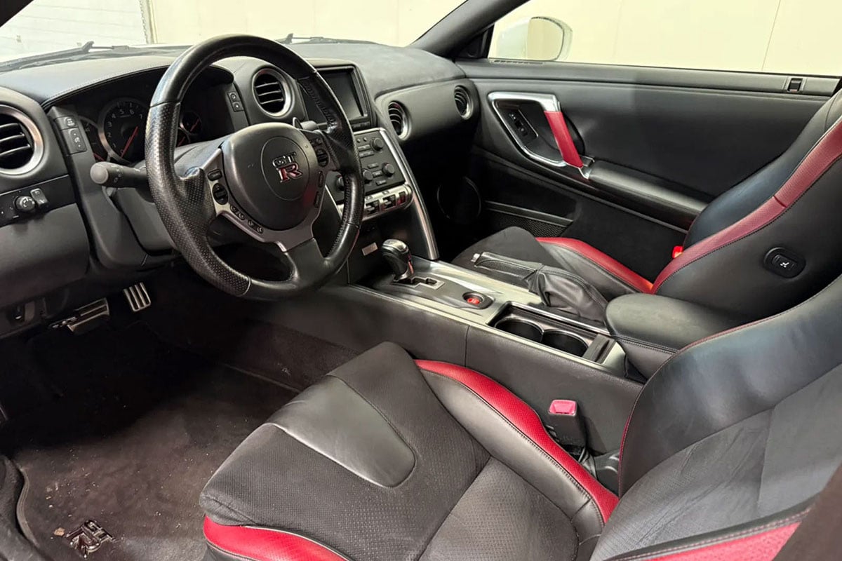 ダカール仕様にカスタムされた日産「GT-R」がオークションに登場（C）Troostwijk Auctions