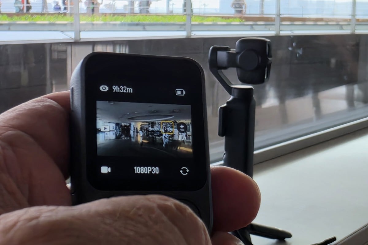 FrameTapのライブビューと、離れた場所に置いたOsmo Pocket 4P。カメラに触れず、手元から録画や構図を確認できる