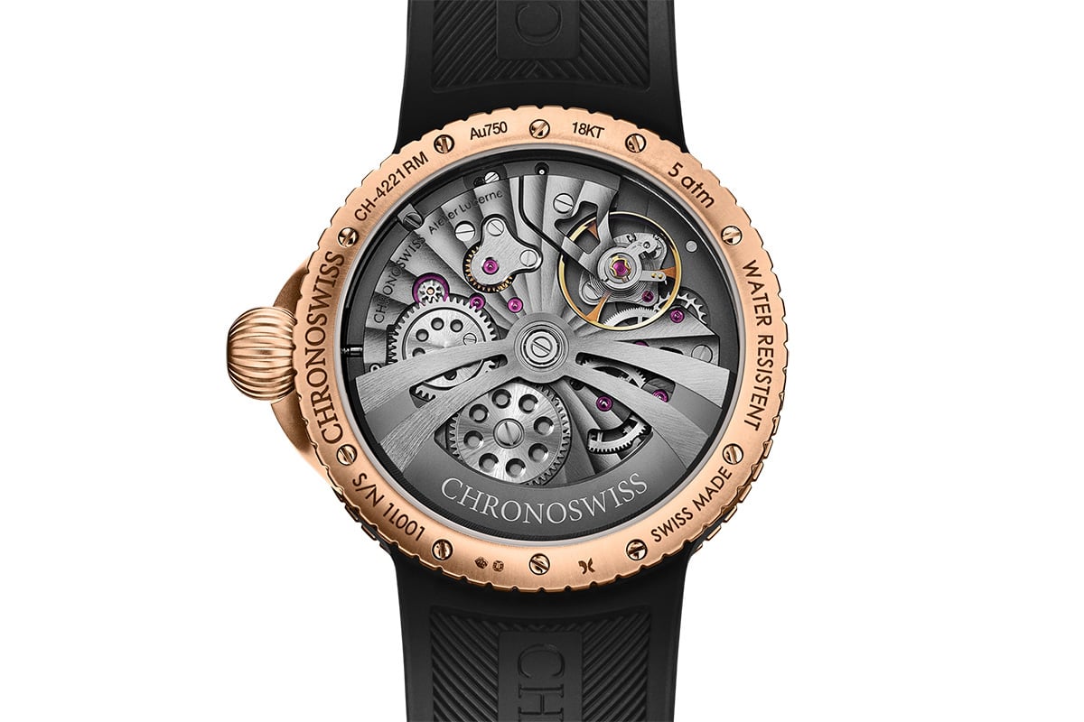 「クロノスイス パルス GMT フロステッド ギョーシェ ゴールド」ケース背面