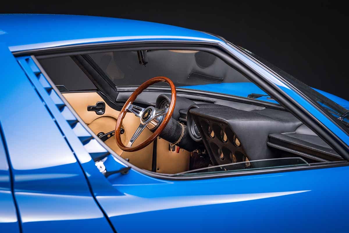 オークションに出品される1967年式ランボルギーニ「ミウラP400」Genau Autiwerks
