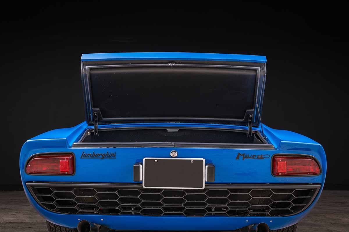 オークションに出品される1967年式ランボルギーニ「ミウラP400」Genau Autiwerks