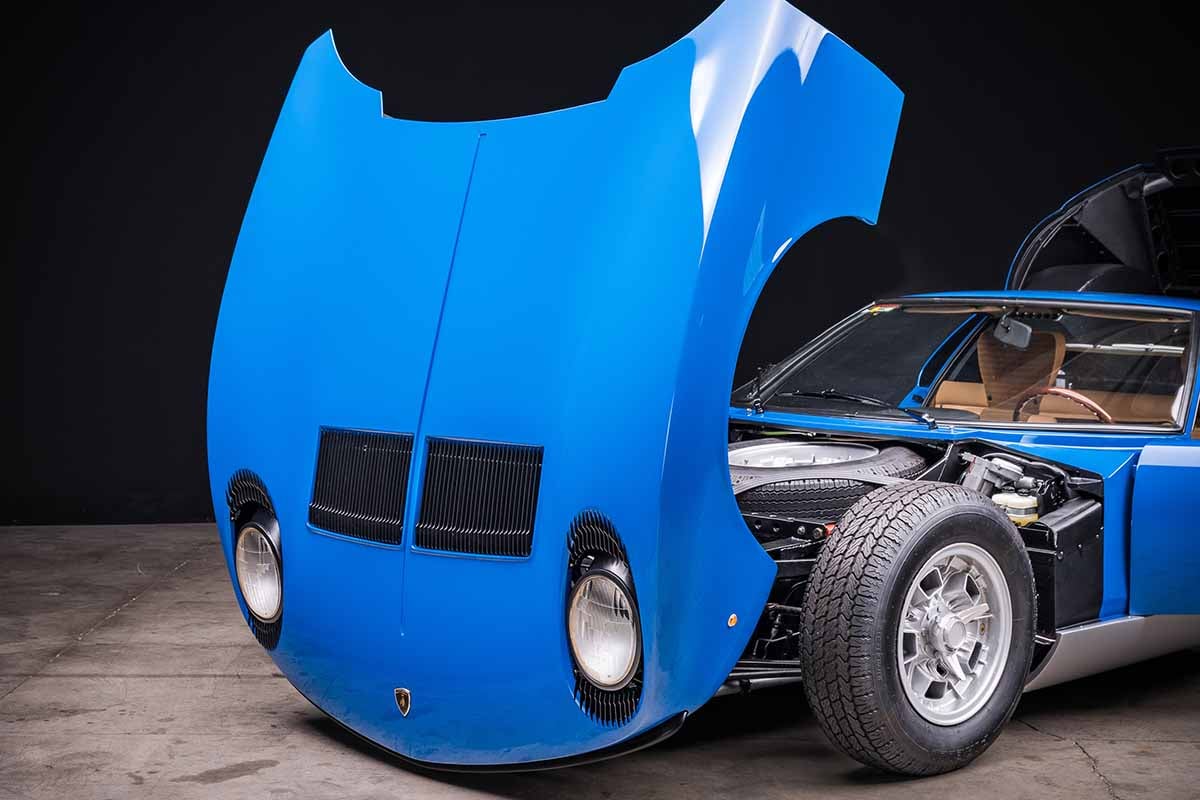 オークションに出品される1967年式ランボルギーニ「ミウラP400」Genau Autiwerks