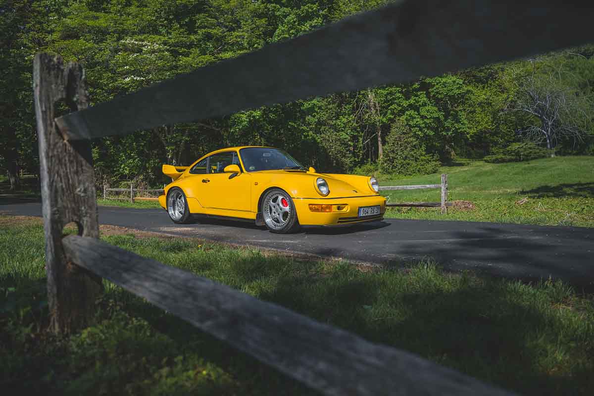 オークションに出品予定の1993年式ポルシェ「911 カレラRS 3.8（Type 964）」Darin Schnabel(c)2026 Courtesy of RM Sotheby's