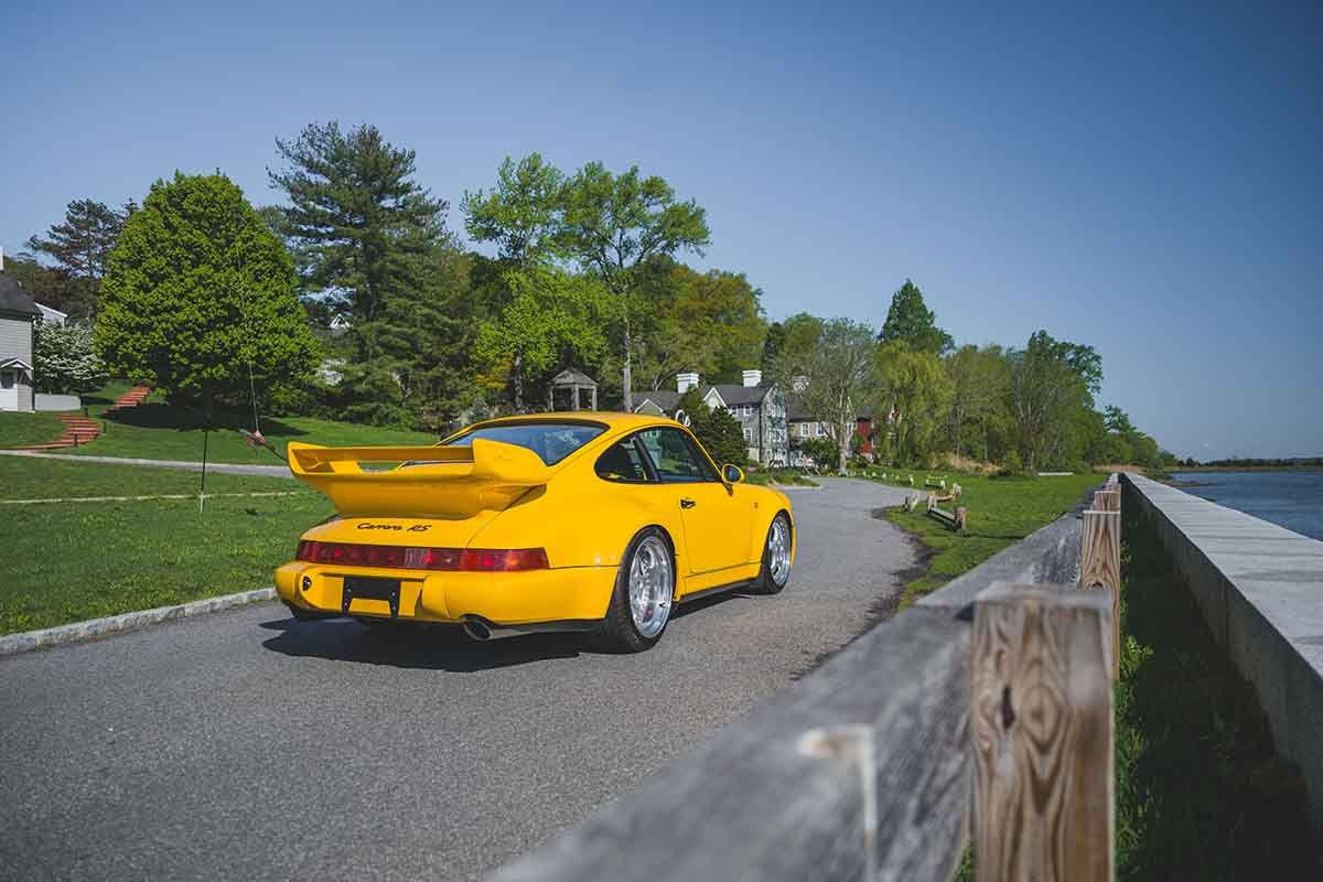 オークションに出品予定の1993年式ポルシェ「911 カレラRS 3.8（Type 964）」Darin Schnabel(c)2026 Courtesy of RM Sotheby's