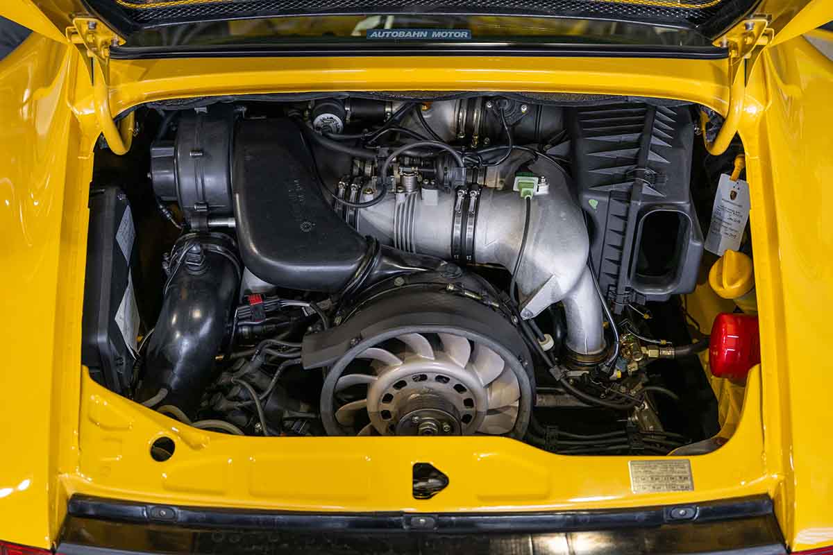 オークションに出品予定の1993年式ポルシェ「911 カレラRS 3.8（Type 964）」Darin Schnabel(c)2026 Courtesy of RM Sotheby's