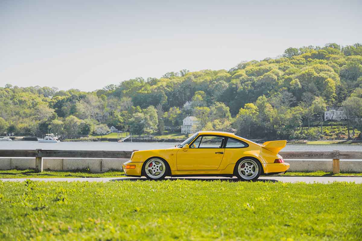 オークションに出品予定の1993年式ポルシェ「911 カレラRS 3.8（Type 964）」Darin Schnabel(c)2026 Courtesy of RM Sotheby's
