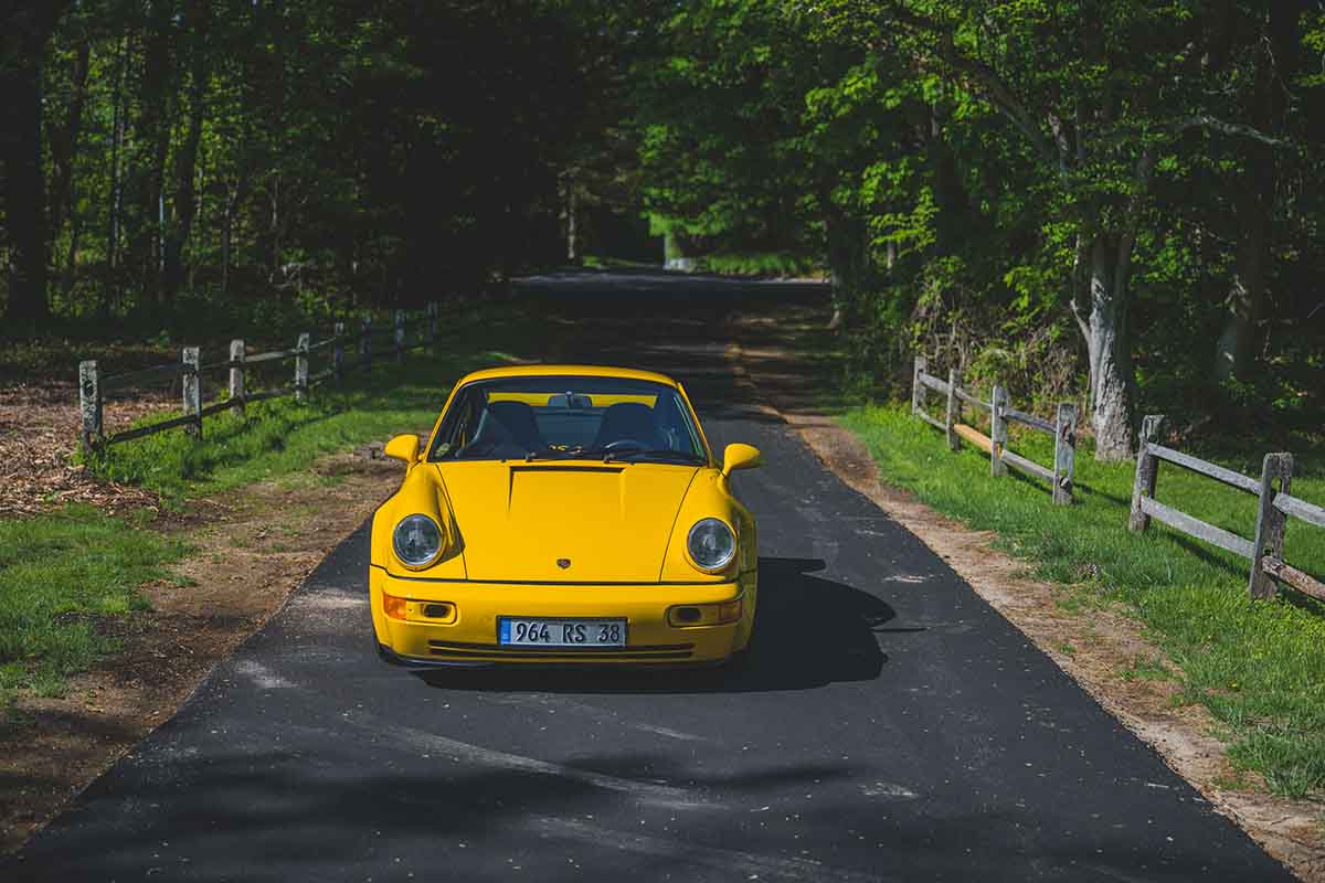 オークションに出品予定の1993年式ポルシェ「911 カレラRS 3.8（Type 964）」Darin Schnabel(c)2026 Courtesy of RM Sotheby's