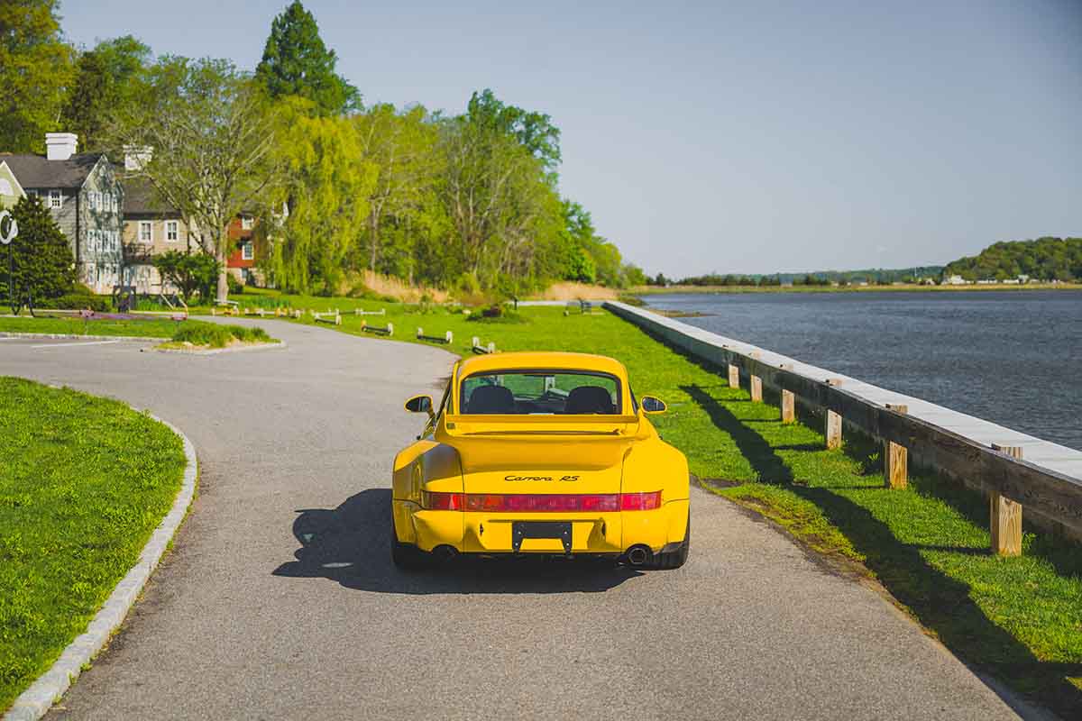オークションに出品予定の1993年式ポルシェ「911 カレラRS 3.8（Type 964）」Darin Schnabel(c)2026 Courtesy of RM Sotheby's