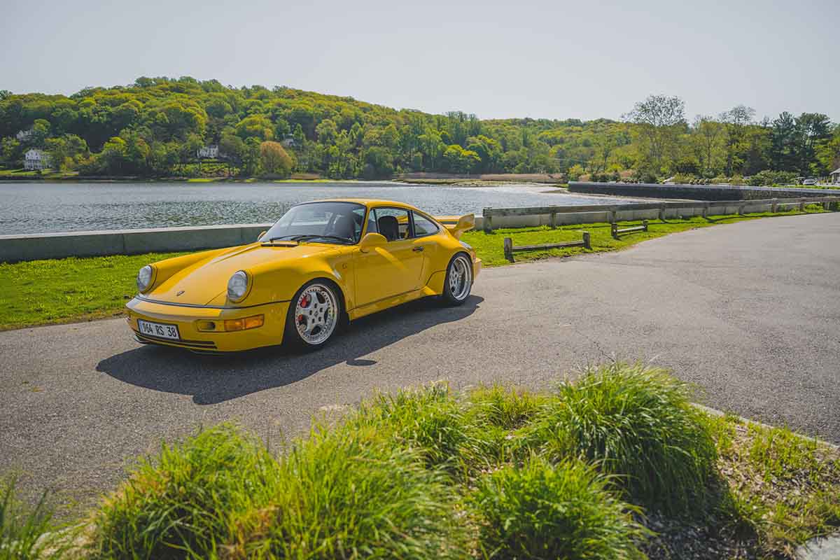 オークションに出品予定の1993年式ポルシェ「911 カレラRS 3.8（Type 964）」Darin Schnabel(c)2026 Courtesy of RM Sotheby's