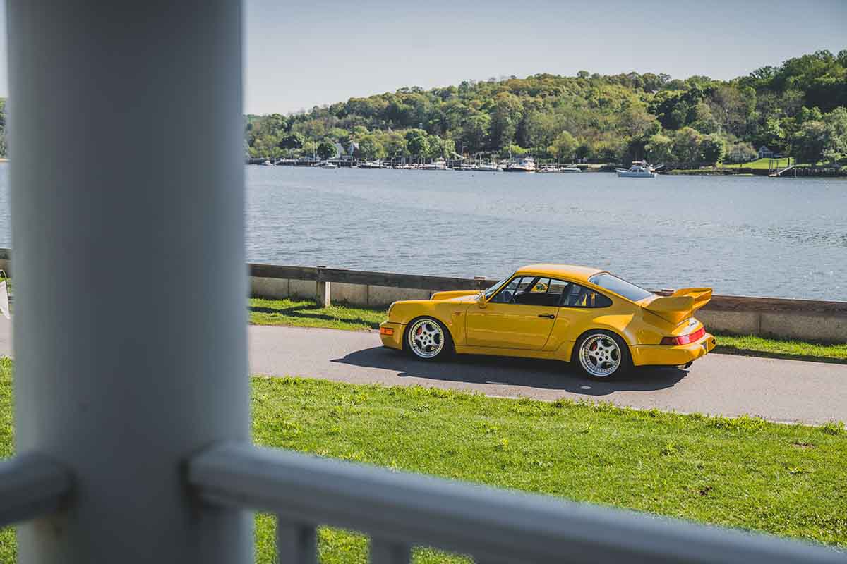 オークションに出品予定の1993年式ポルシェ「911 カレラRS 3.8（Type 964）」Darin Schnabel(c)2026 Courtesy of RM Sotheby's