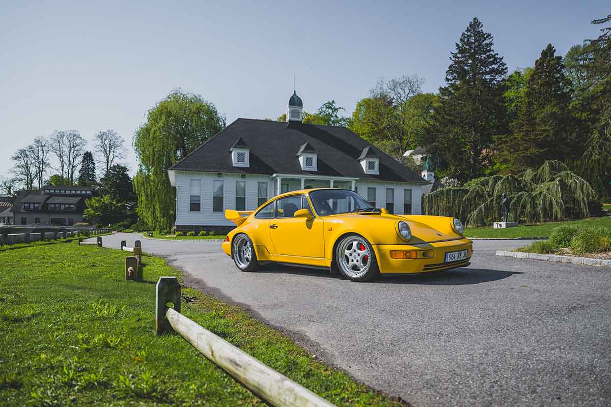 オークションに出品予定の1993年式ポルシェ「911 カレラRS 3.8（Type 964）」Darin Schnabel(c)2026 Courtesy of RM Sotheby's