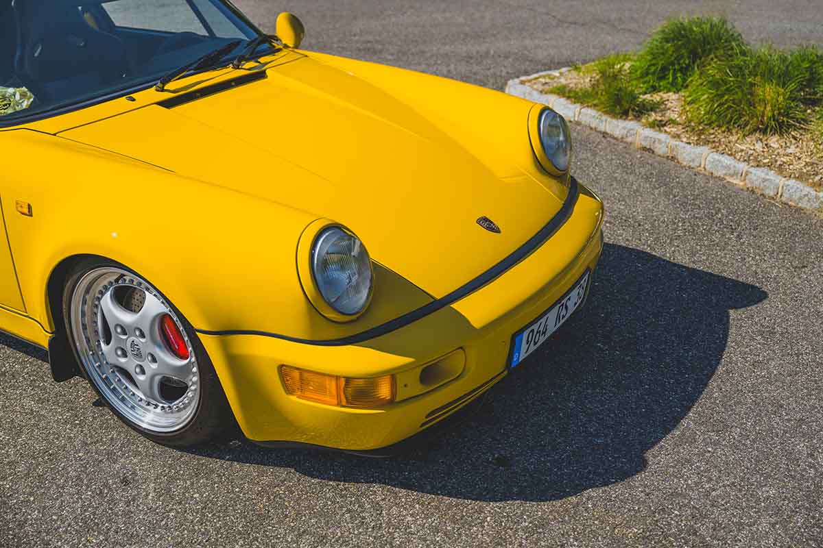 オークションに出品予定の1993年式ポルシェ「911 カレラRS 3.8（Type 964）」Darin Schnabel(c)2026 Courtesy of RM Sotheby's
