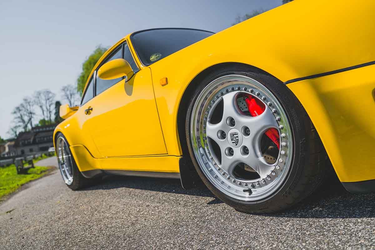 オークションに出品予定の1993年式ポルシェ「911 カレラRS 3.8（Type 964）」Darin Schnabel(c)2026 Courtesy of RM Sotheby's