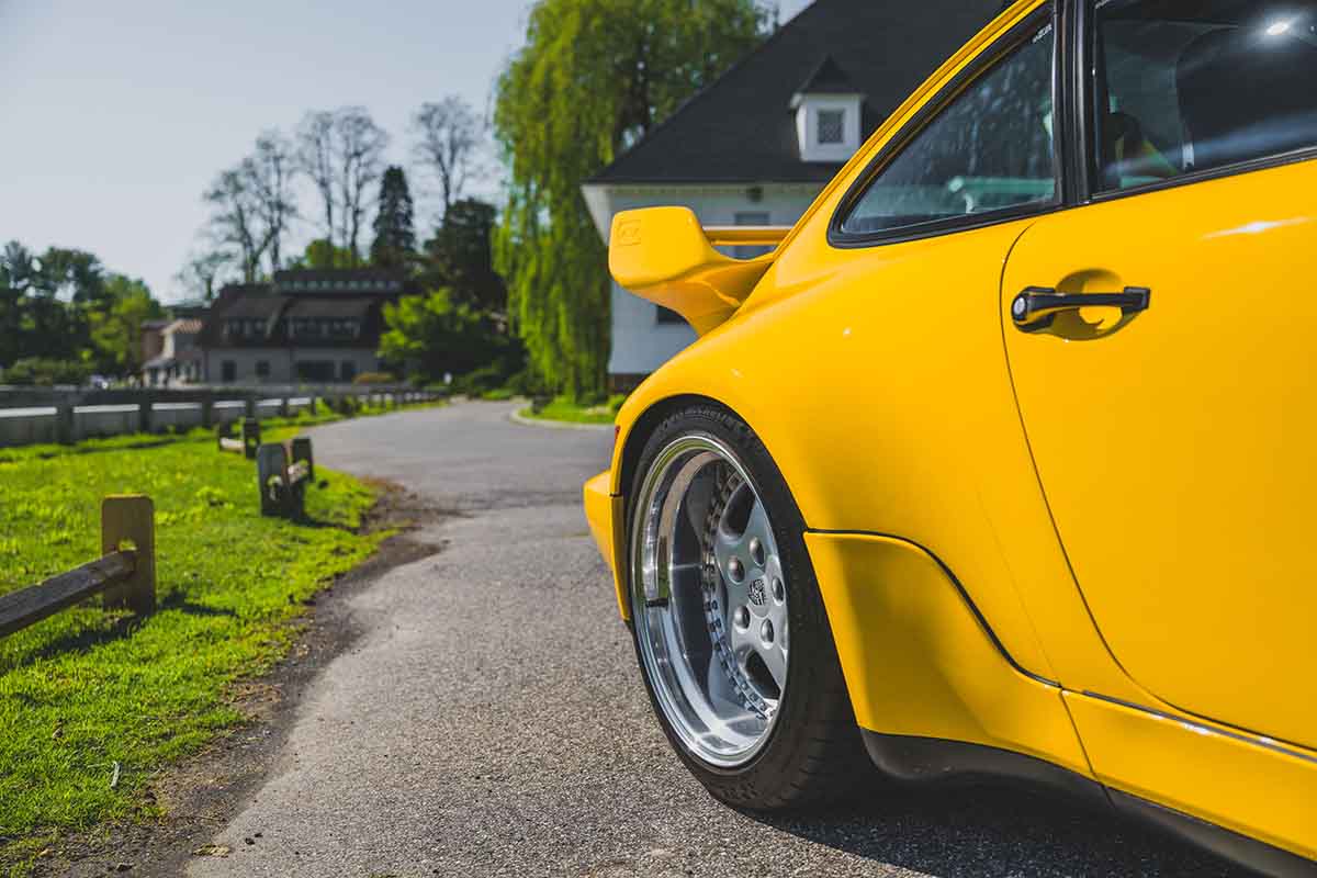 オークションに出品予定の1993年式ポルシェ「911 カレラRS 3.8（Type 964）」Darin Schnabel(c)2026 Courtesy of RM Sotheby's