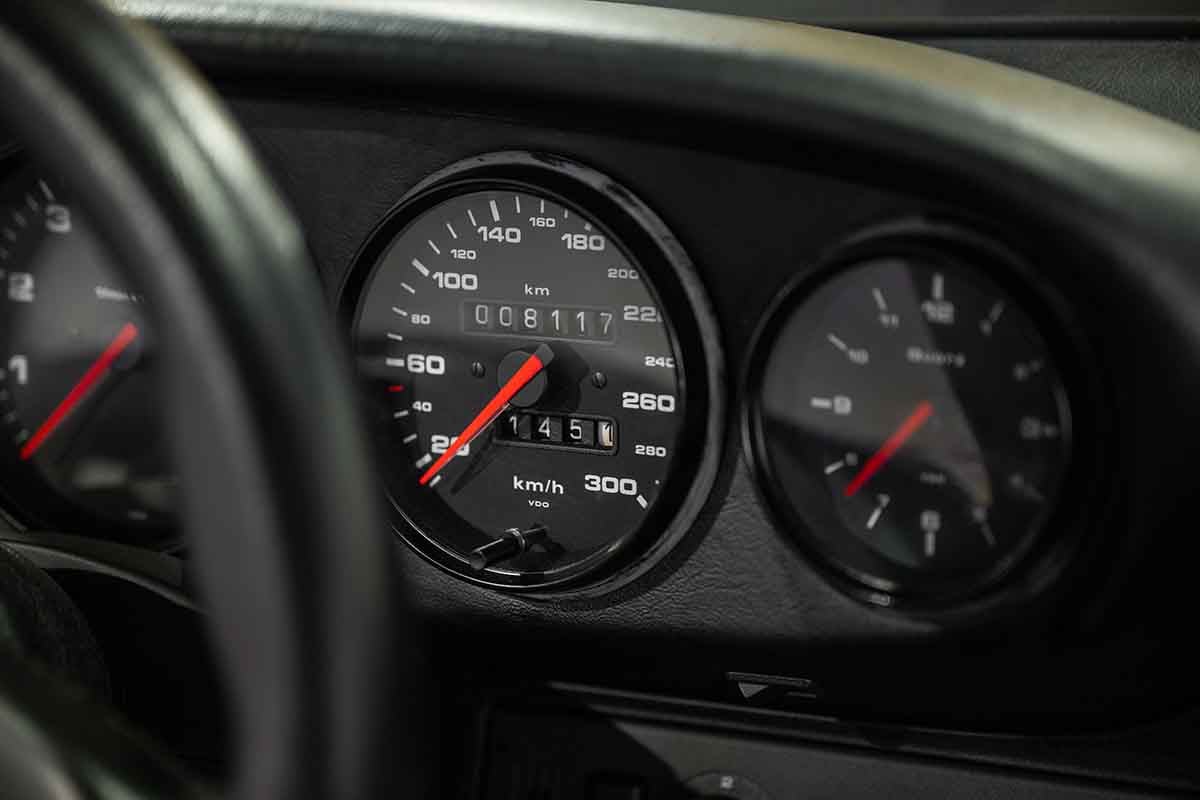 オークションに出品予定の1993年式ポルシェ「911 カレラRS 3.8（Type 964）」Darin Schnabel(c)2026 Courtesy of RM Sotheby's