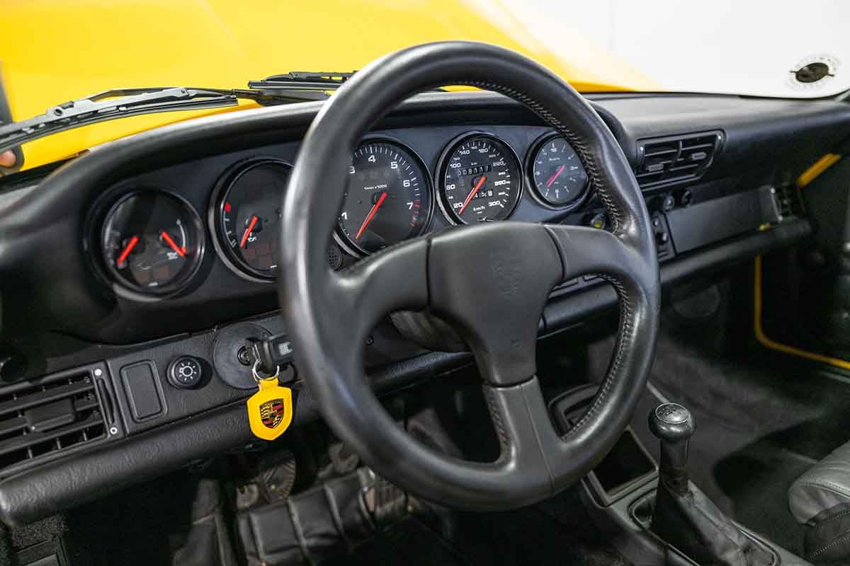 オークションに出品予定の1993年式ポルシェ「911 カレラRS 3.8（Type 964）」Darin Schnabel(c)2026 Courtesy of RM Sotheby's