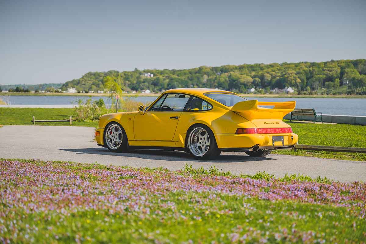 オークションに出品予定の1993年式ポルシェ「911 カレラRS 3.8（Type 964）」Darin Schnabel(c)2026 Courtesy of RM Sotheby's