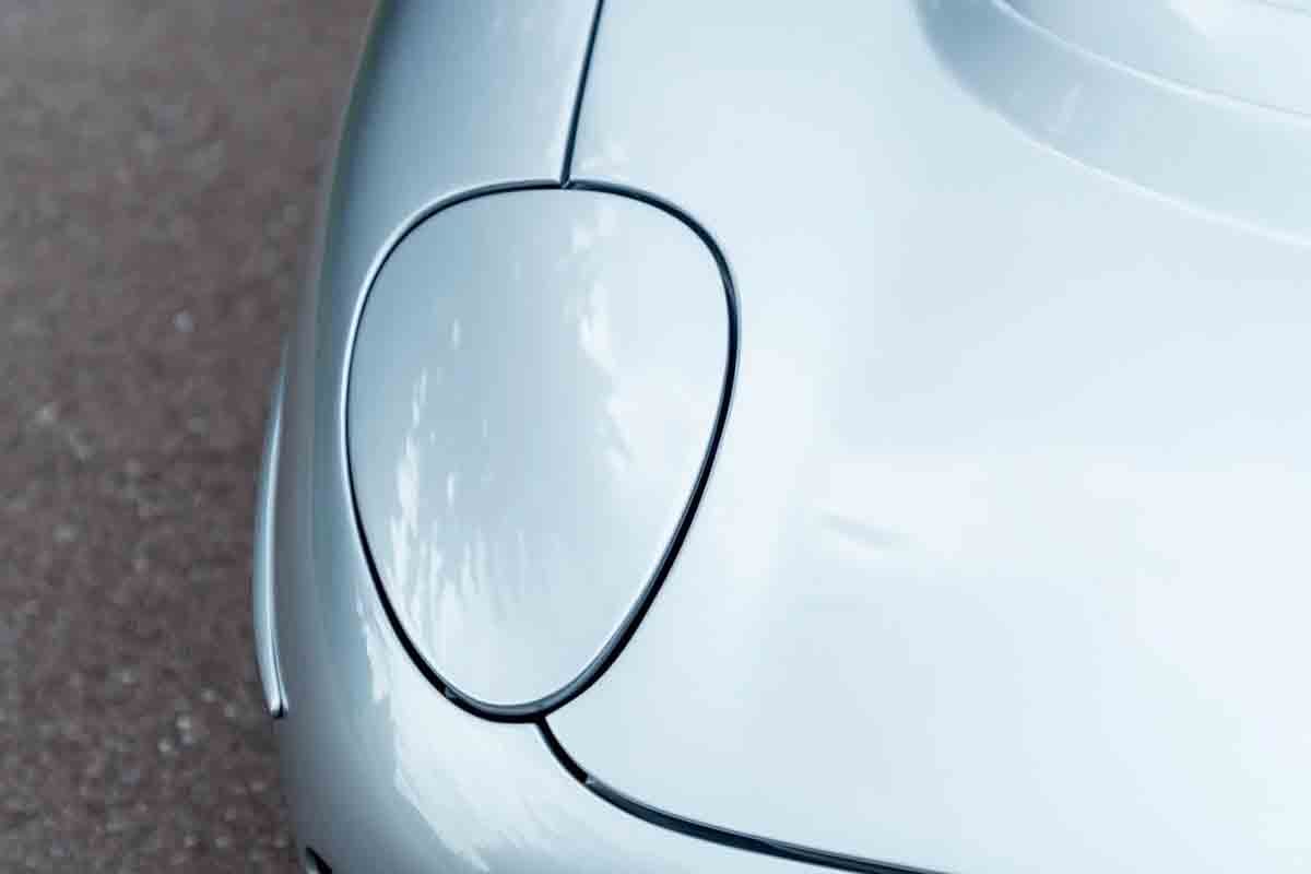 オークションに出品予定の1993年式ジャガー「XJ220」(c)2026 BROAD ARROW Auctions