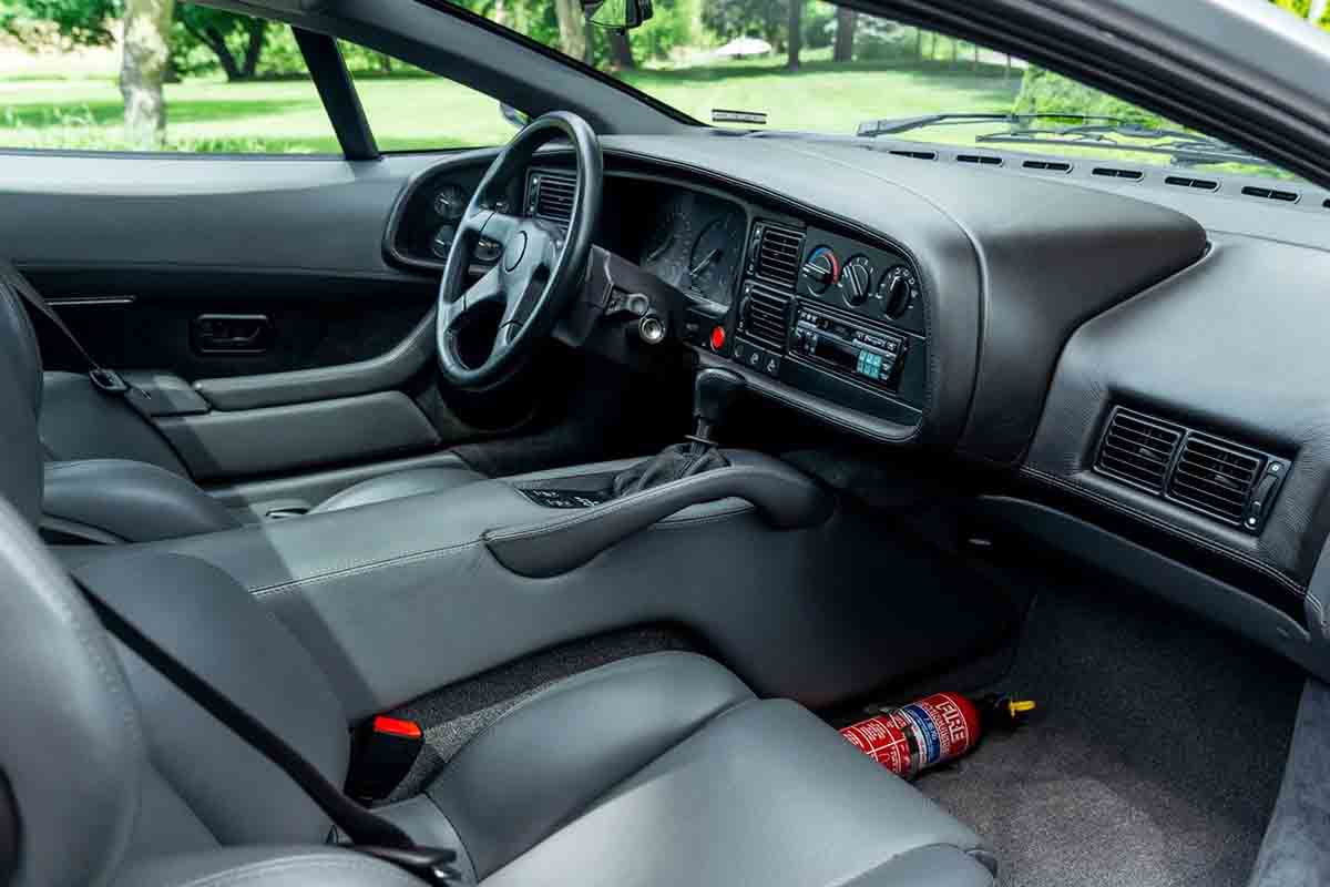 オークションに出品予定の1993年式ジャガー「XJ220」(c)2026 BROAD ARROW Auctions