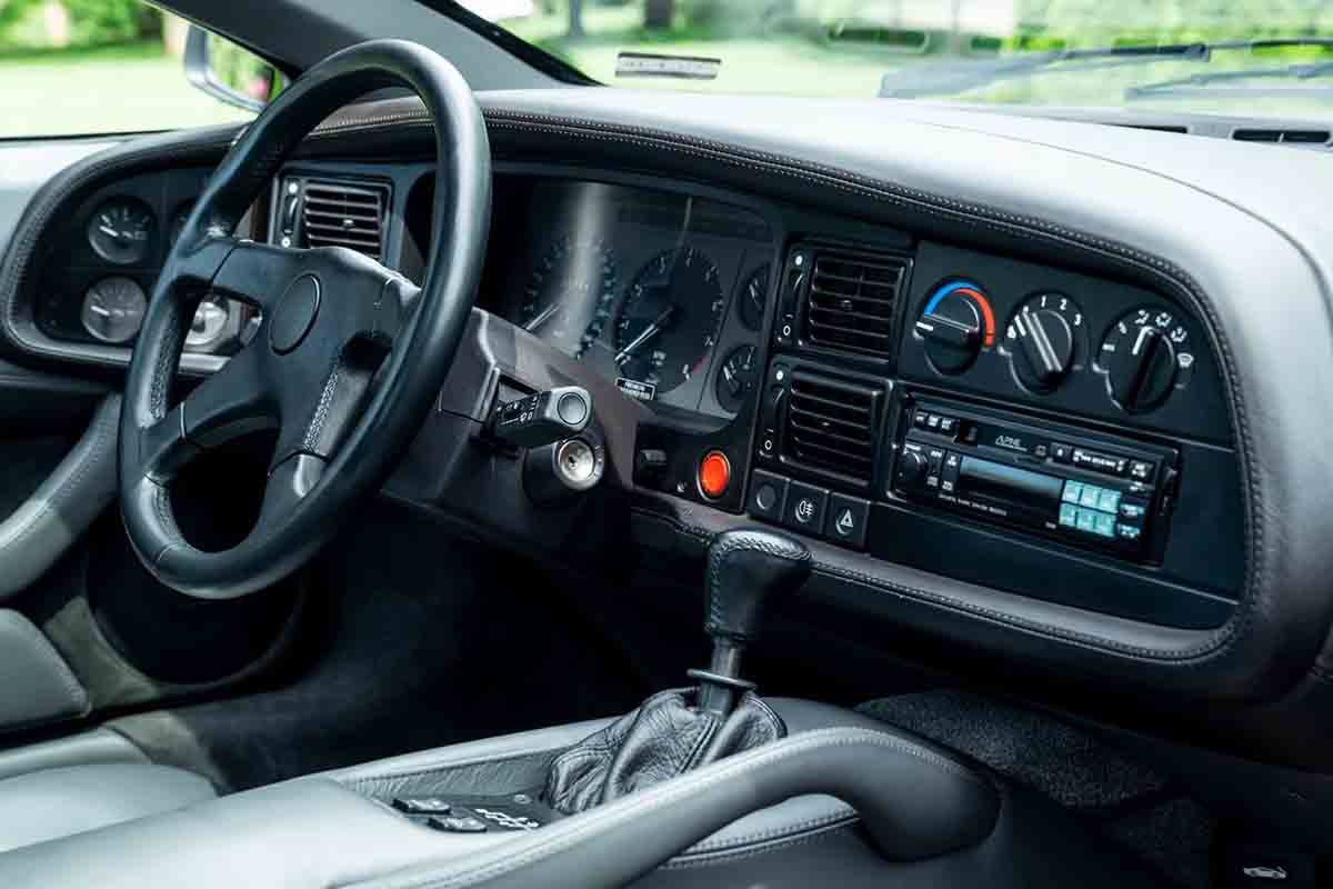 オークションに出品予定の1993年式ジャガー「XJ220」(c)2026 BROAD ARROW Auctions