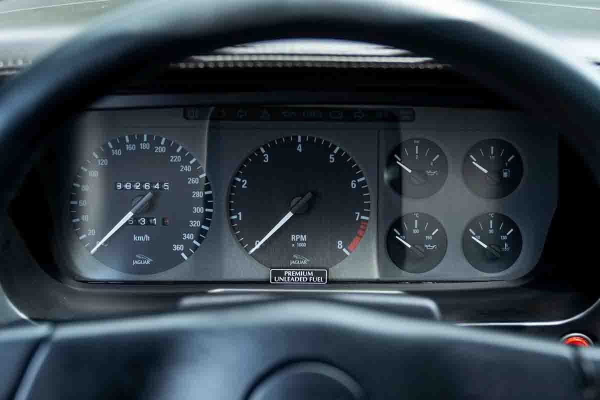 オークションに出品予定の1993年式ジャガー「XJ220」(c)2026 BROAD ARROW Auctions