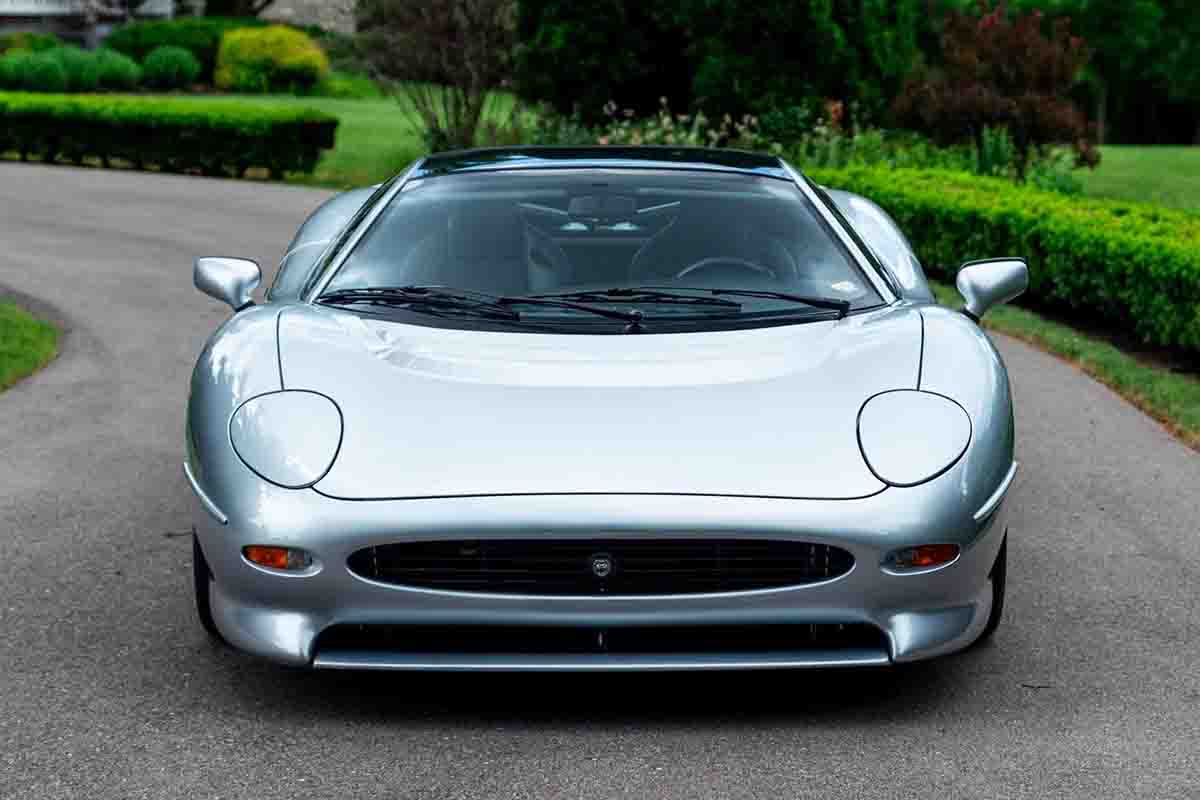 オークションに出品予定の1993年式ジャガー「XJ220」(c)2026 BROAD ARROW Auctions