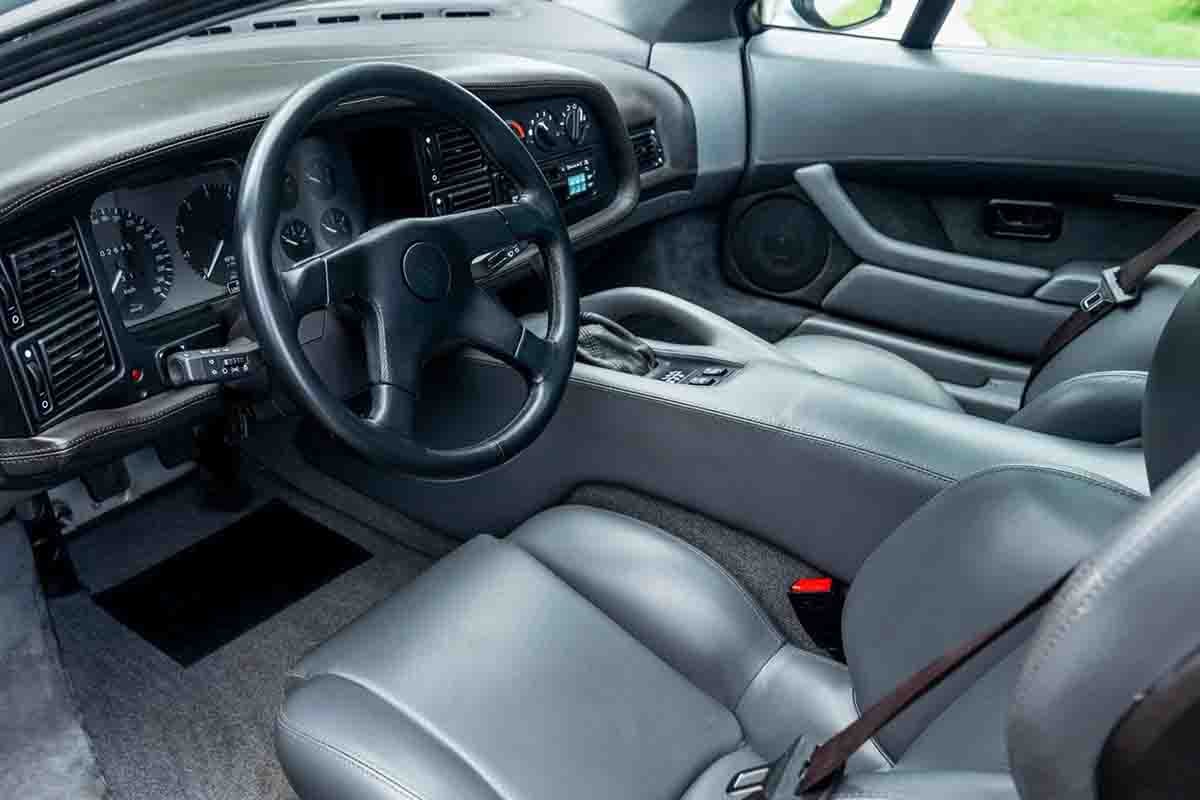 オークションに出品予定の1993年式ジャガー「XJ220」(c)2026 BROAD ARROW Auctions