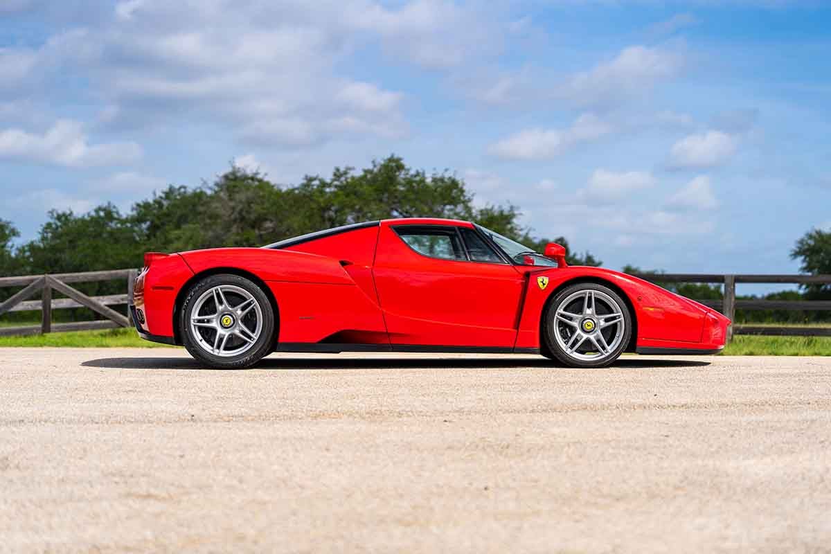 941万ドル（約14億1000万円）で落札された2003年式「エンツォ・フェラーリ」Erik Olsen(c)2026 Courtesy of RM Sotheby's