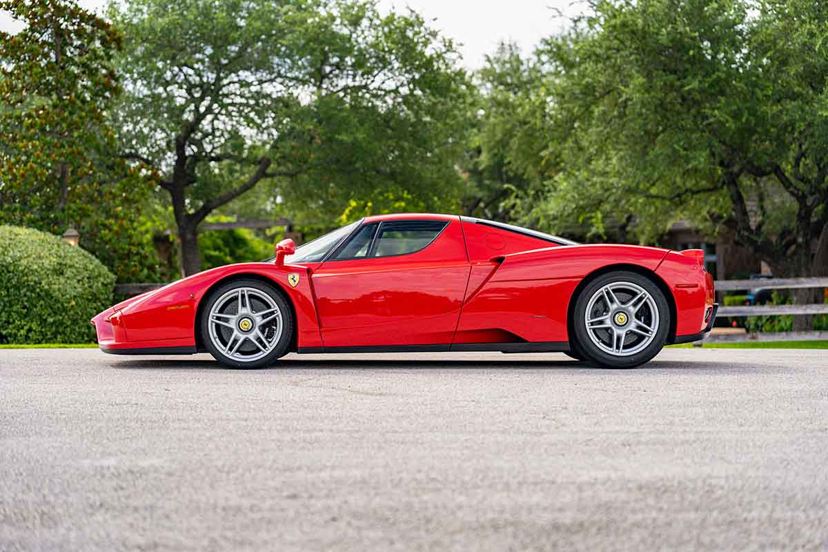 941万ドル（約14億1000万円）で落札された2003年式「エンツォ・フェラーリ」Erik Olsen(c)2026 Courtesy of RM Sotheby's