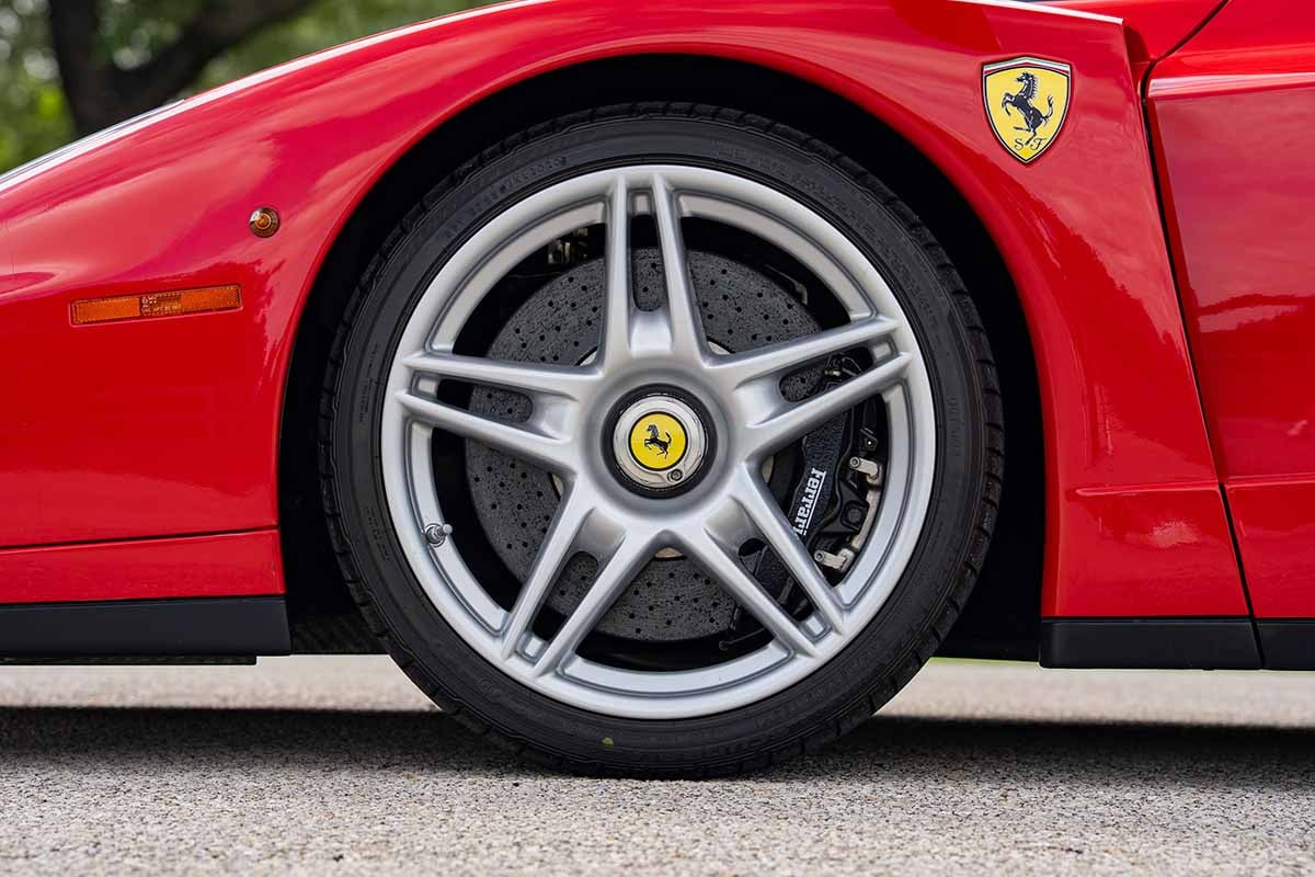 941万ドル（約14億1000万円）で落札された2003年式「エンツォ・フェラーリ」Erik Olsen(c)2026 Courtesy of RM Sotheby's