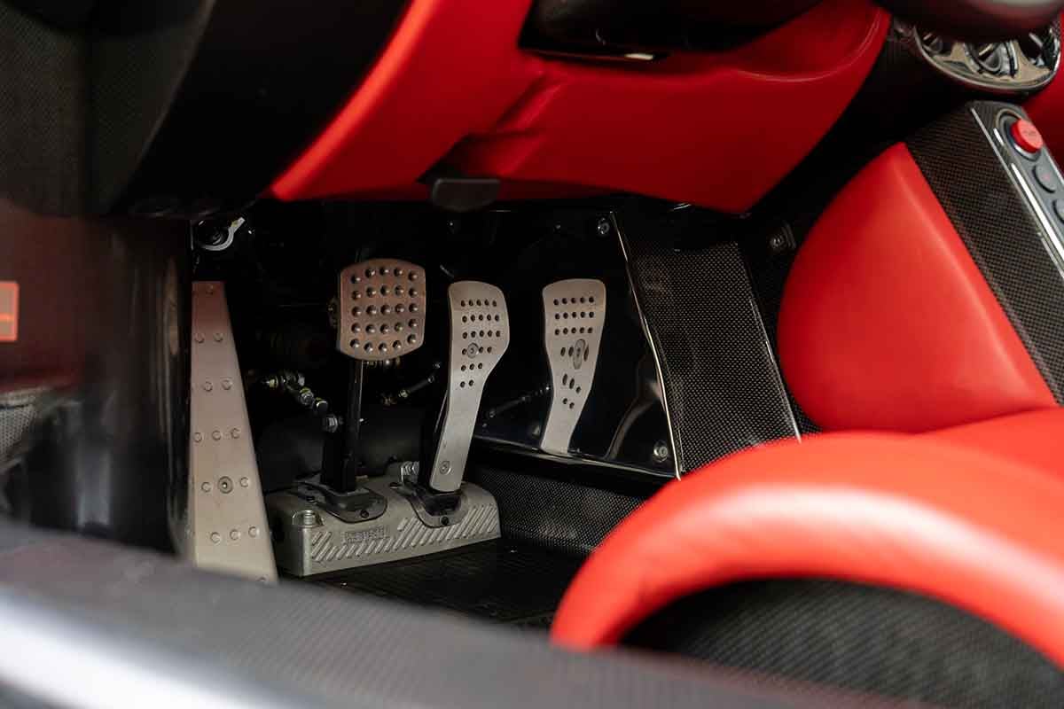 941万ドル（約14億1000万円）で落札された2003年式「エンツォ・フェラーリ」Erik Olsen(c)2026 Courtesy of RM Sotheby's