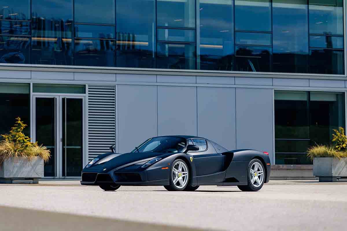 オークションに出品予定の2004年式フェラーリ「エンツォ」Mikey Noga(c)2026 Courtesy of RM Sotheby's