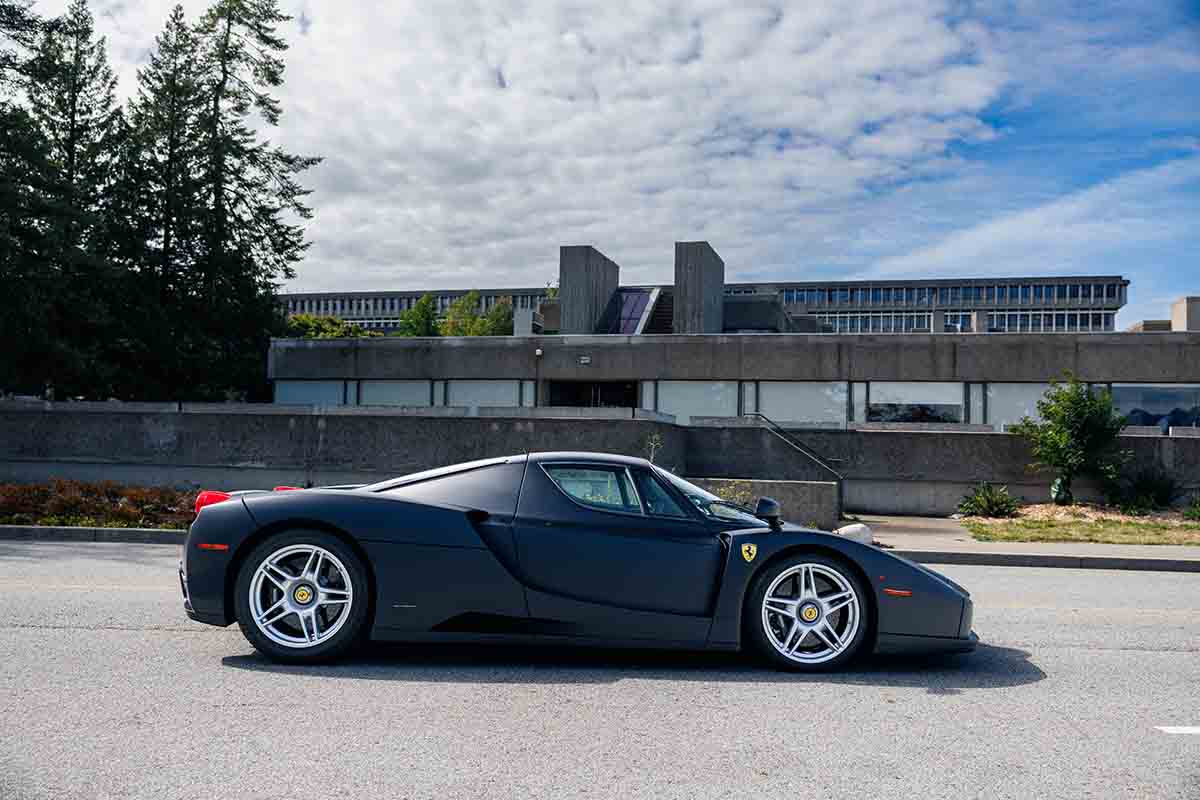 オークションに出品予定の2004年式フェラーリ「エンツォ」Mikey Noga(c)2026 Courtesy of RM Sotheby's