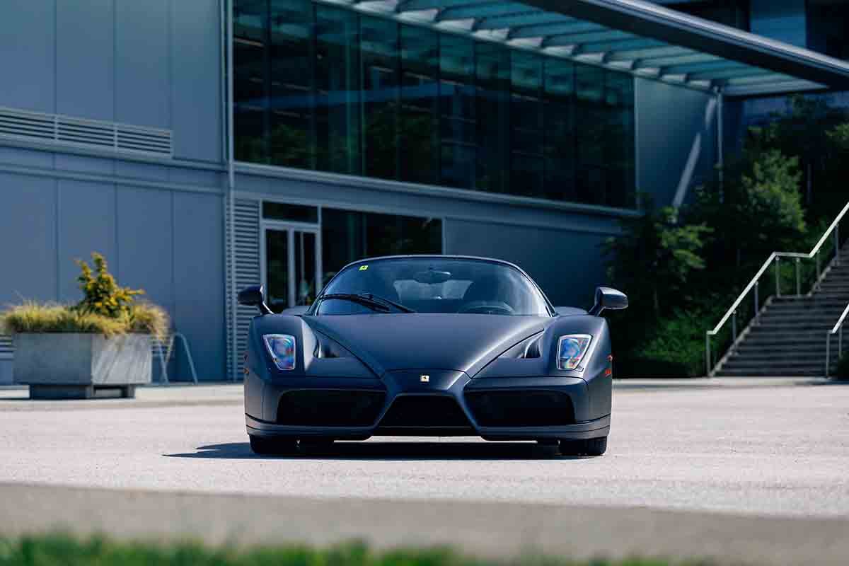 オークションに出品予定の2004年式フェラーリ「エンツォ」Mikey Noga(c)2026 Courtesy of RM Sotheby's