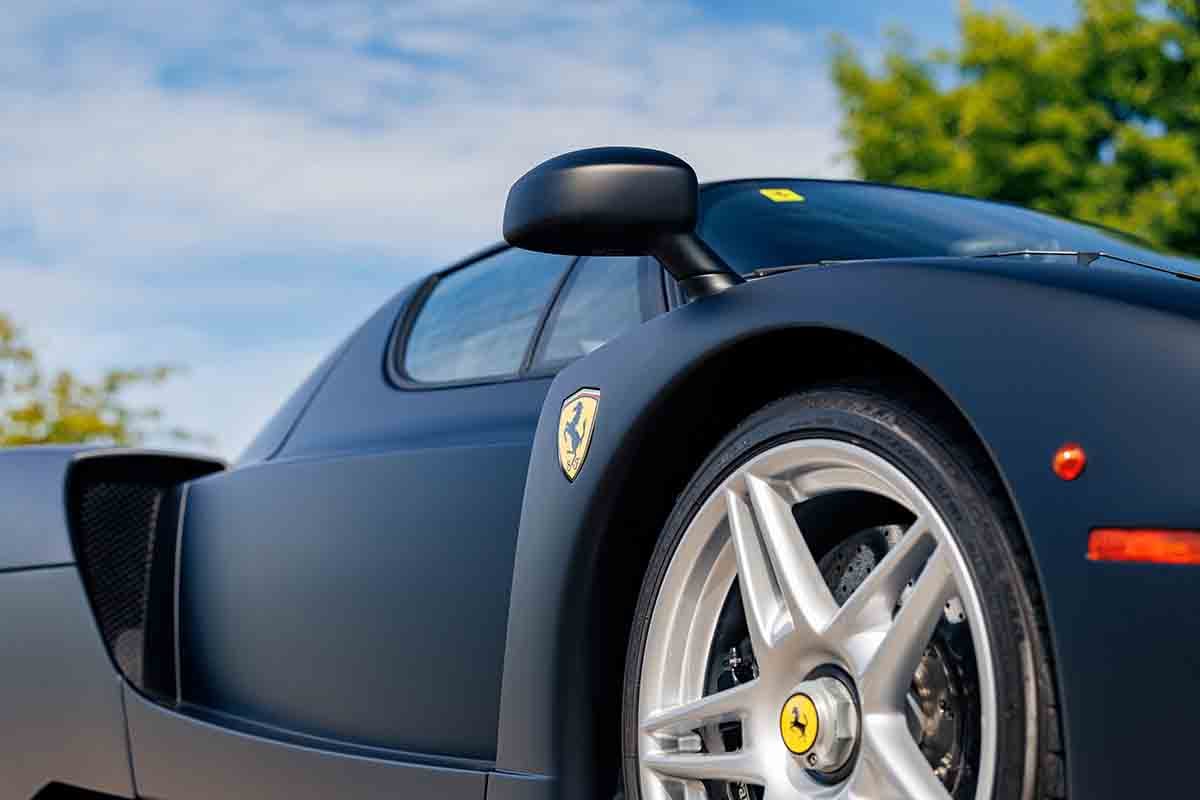 オークションに出品予定の2004年式フェラーリ「エンツォ」Mikey Noga(c)2026 Courtesy of RM Sotheby's