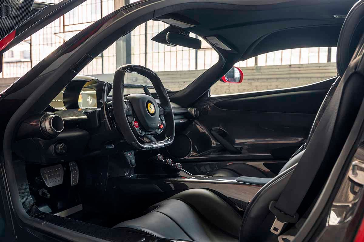 オークションに出品される2015年式フェラーリ「ラ・フェラーリ」Robin Adams(c)2026 Courtesy of RM Sotheby's