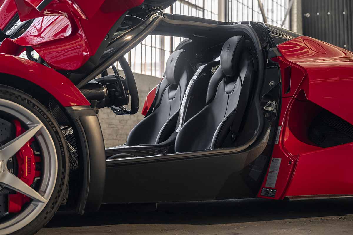 オークションに出品される2015年式フェラーリ「ラ・フェラーリ」Robin Adams(c)2026 Courtesy of RM Sotheby's