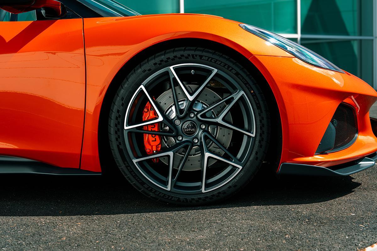 ロータス新型「エミーラ420スポーツ」