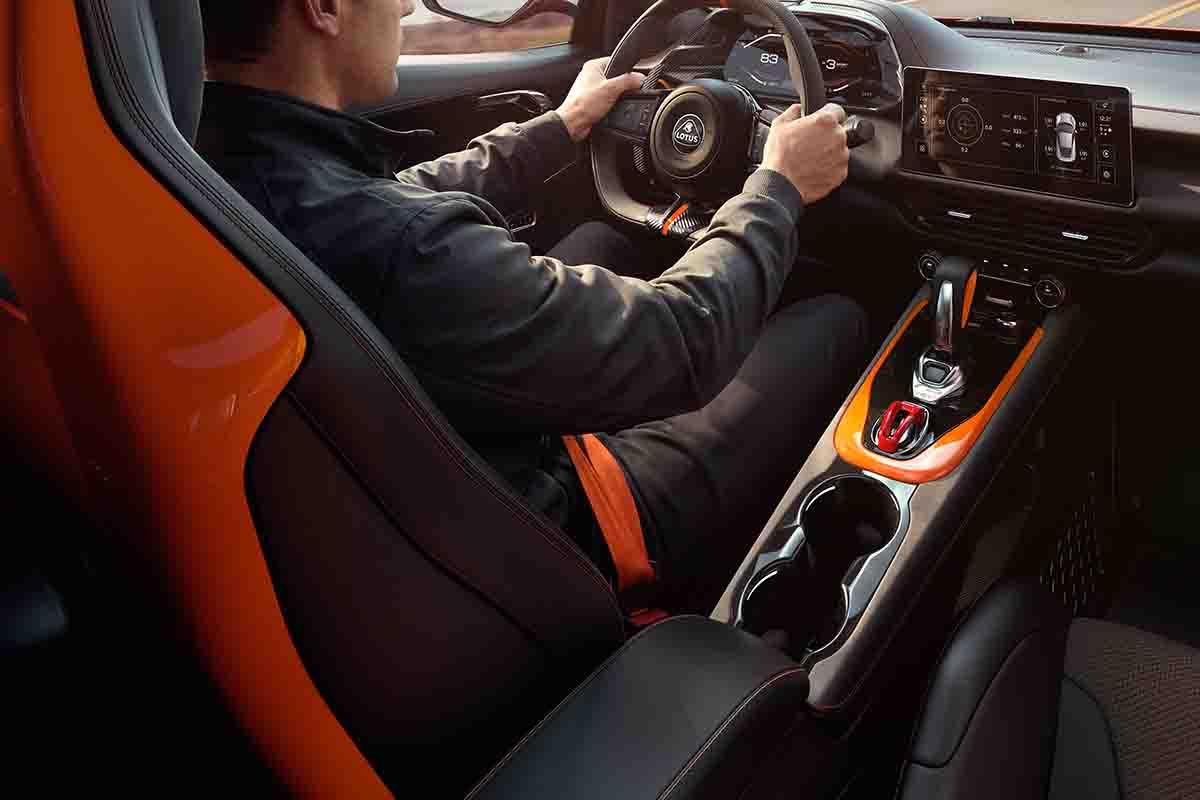 ロータス新型「エミーラ420スポーツ」