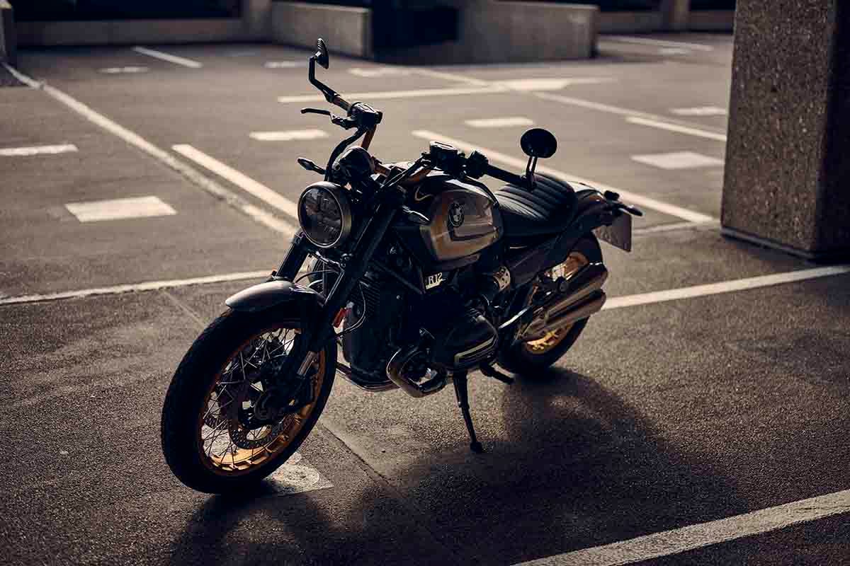 BMW「R12」