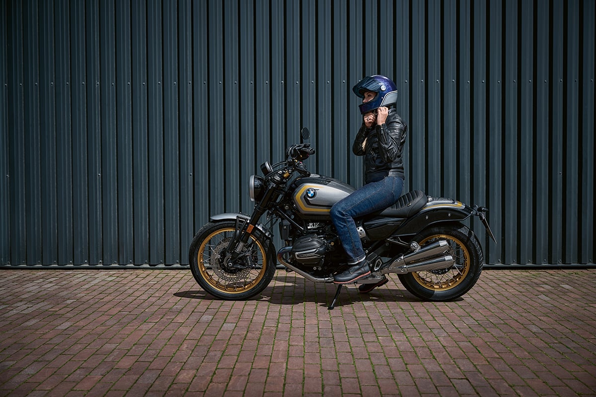 BMW「R12」