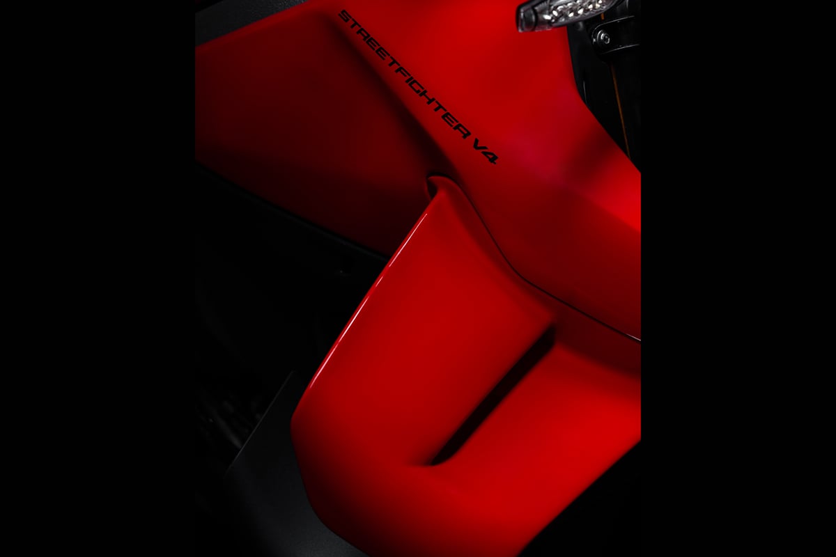 ドゥカティ「ストリートファイター V4」
