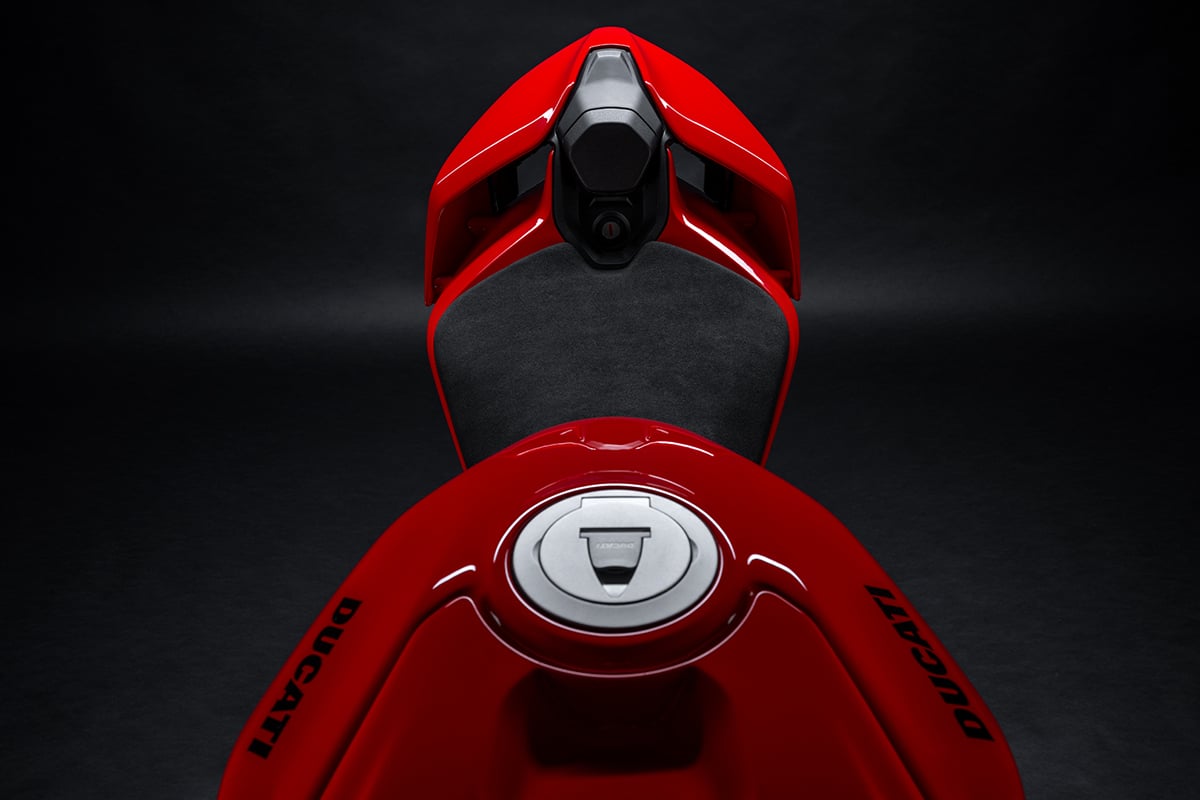 ドゥカティ「ストリートファイター V4」